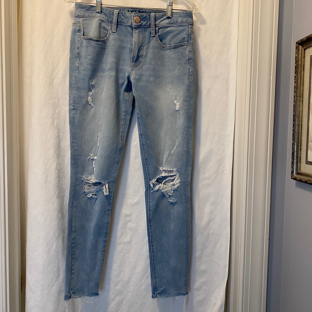American Eagle ladies faded ripped jeans.